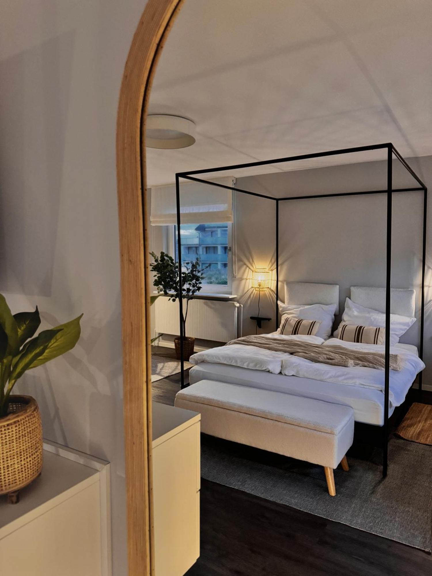 Seaside Rooms - Design-Apartment Mit Balkon & Parkplatz - Inklusive Strandkorb Direkt Am Wasser Und Spa & Sauna Saisonal Busum Exterior photo