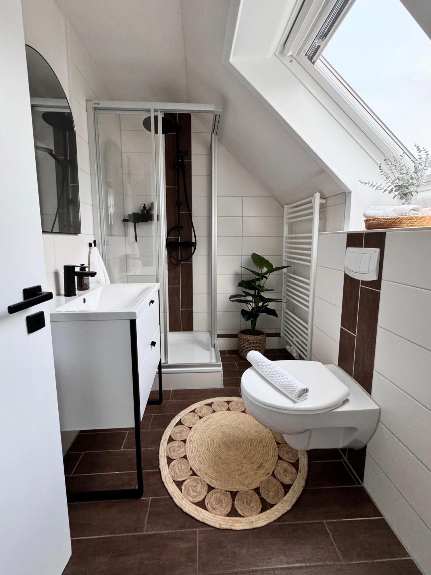Seaside Rooms - Design-Apartment Mit Balkon & Parkplatz - Inklusive Strandkorb Direkt Am Wasser Und Spa & Sauna Saisonal Busum Exterior photo